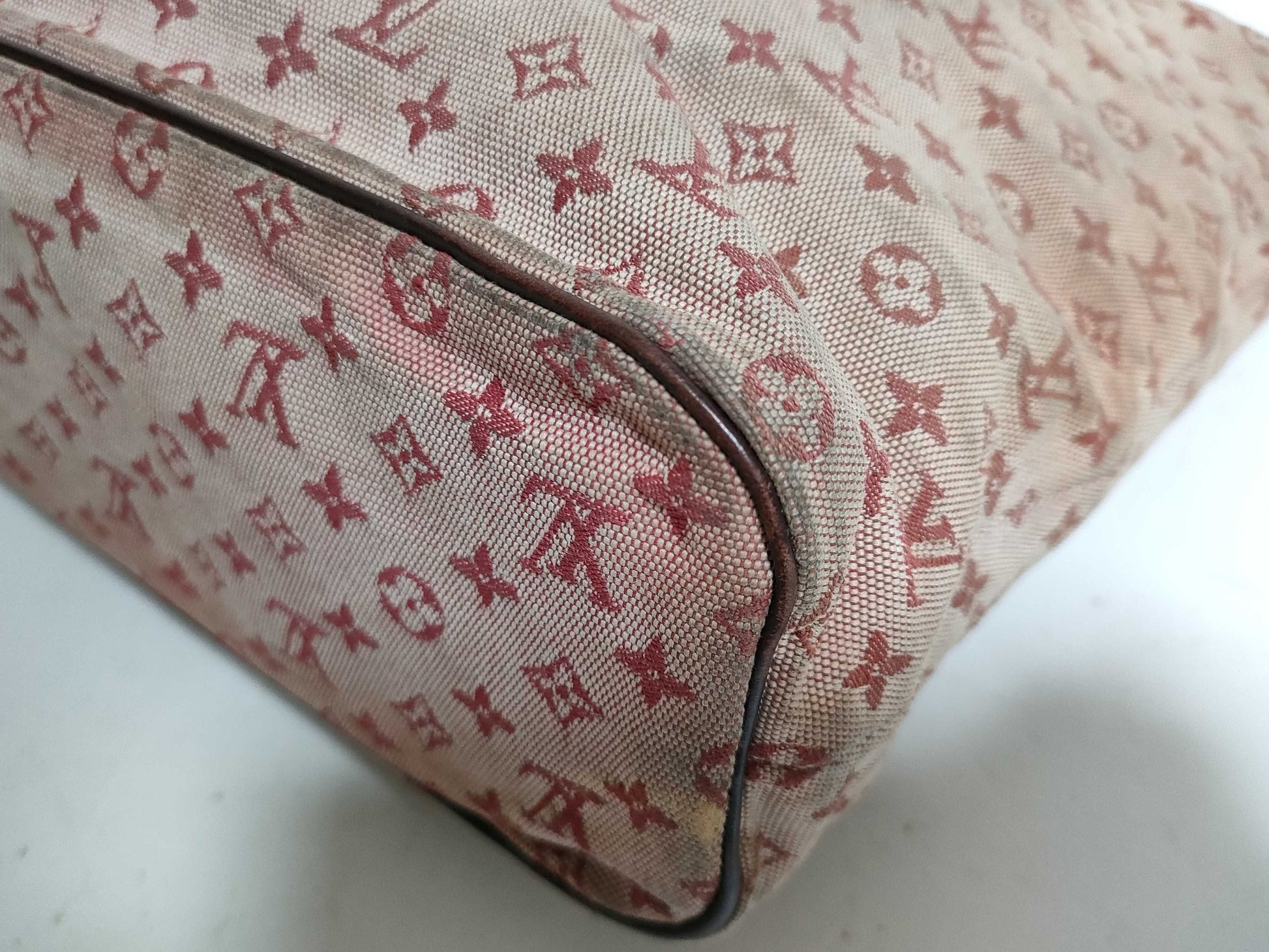 LOUIS VUITTON Monogram Mini Louis Vuitton Monogram Mini Lucille Handbag