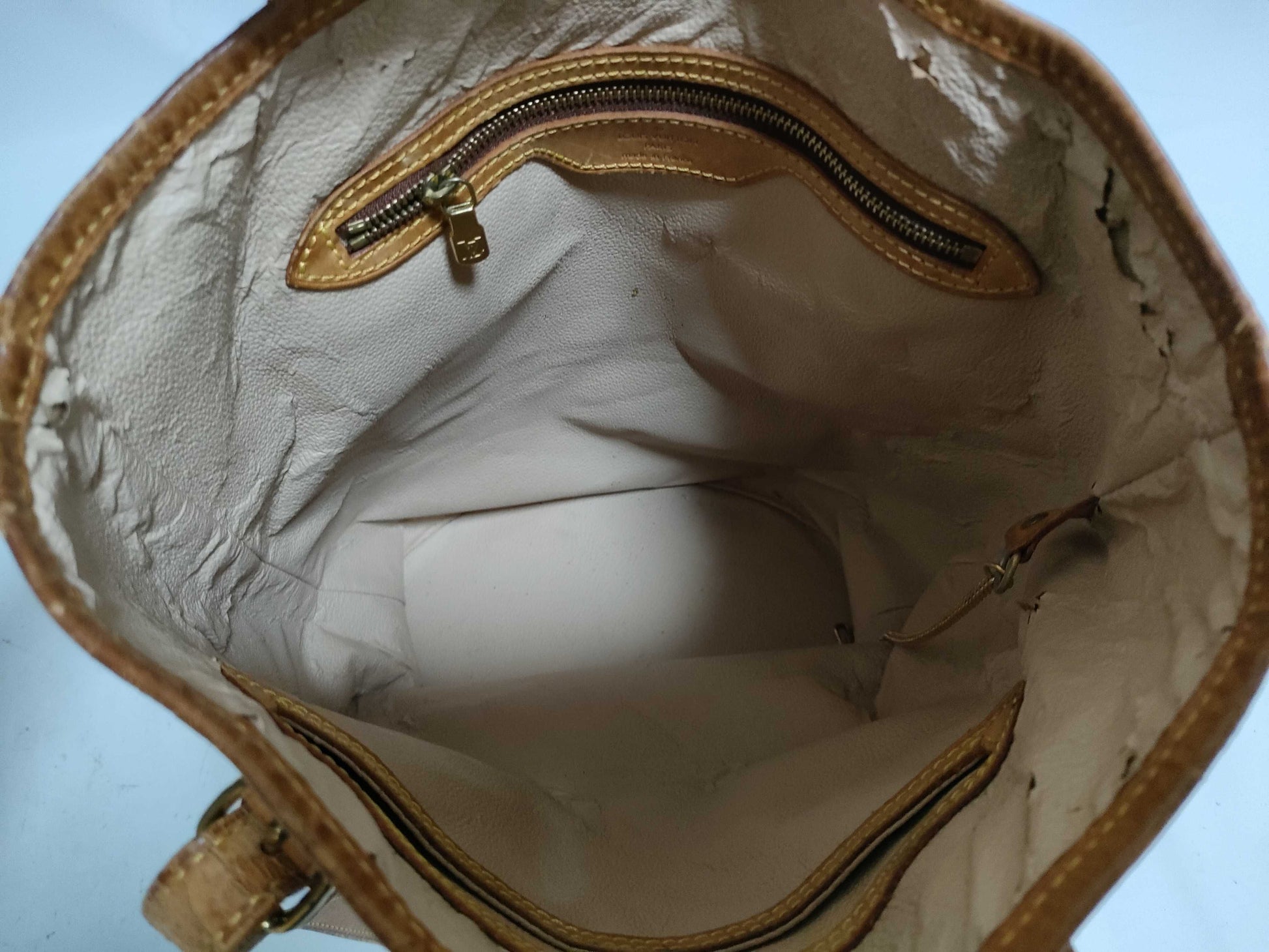 LOUIS VUITTON Monogram Bucket GM Pouch Handbag