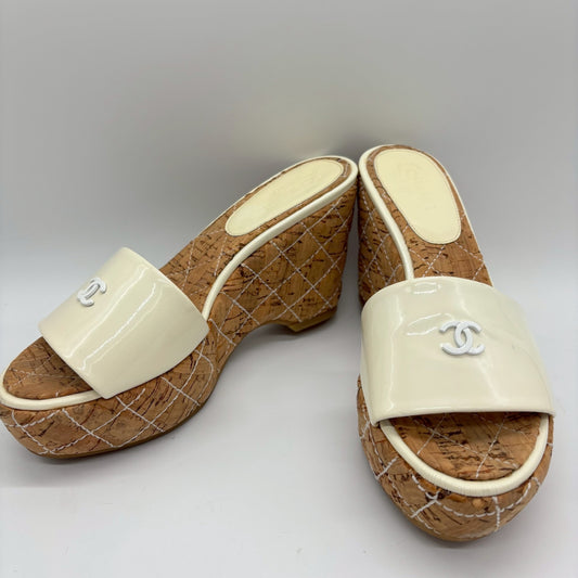  CHANEL Chanel Cork and Patent Leather Sandals, White and Brown, Size 23cm