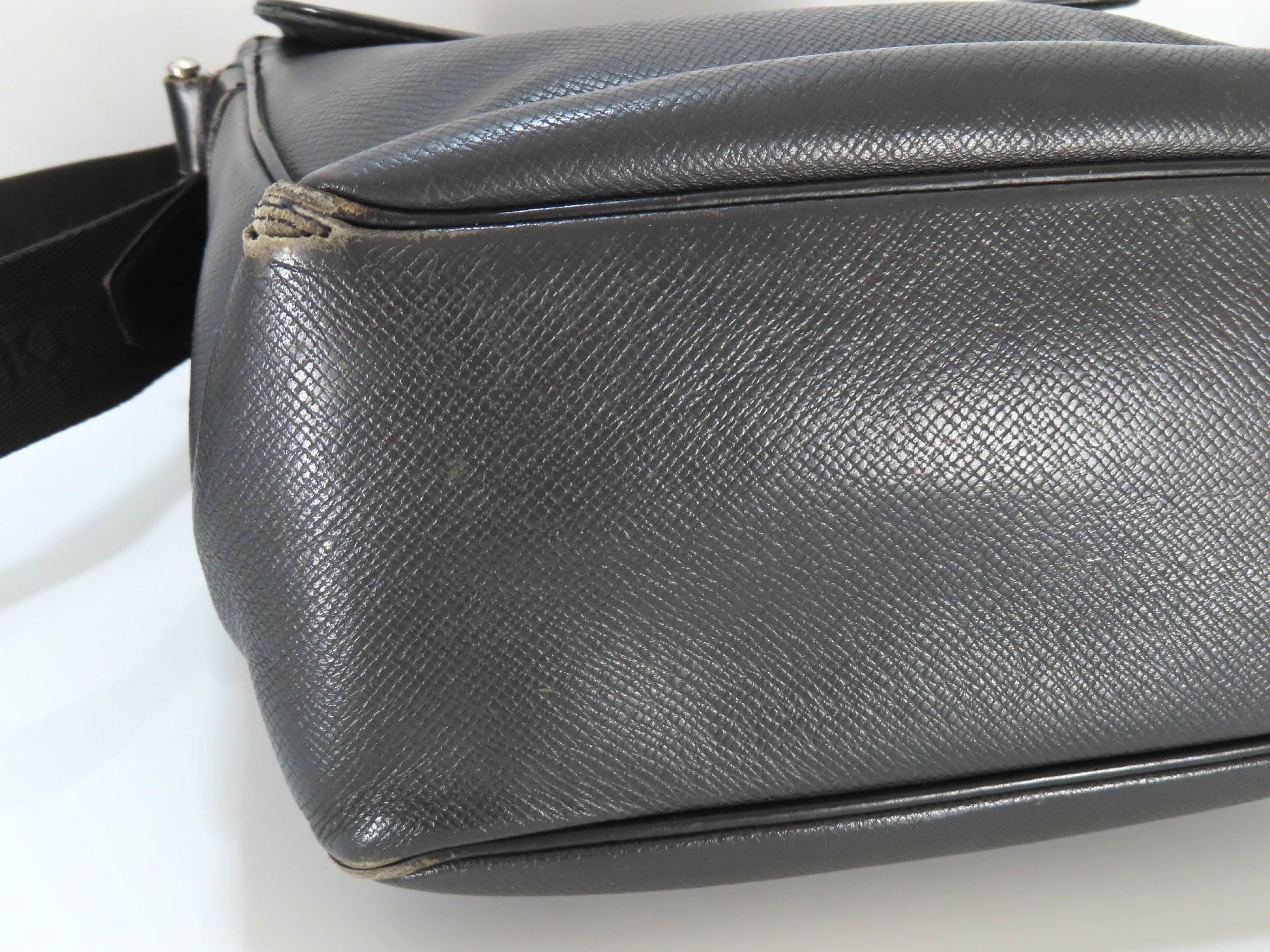 LOUIS VUITTON Taiga Yaranga SP0011 Shoulder Bag