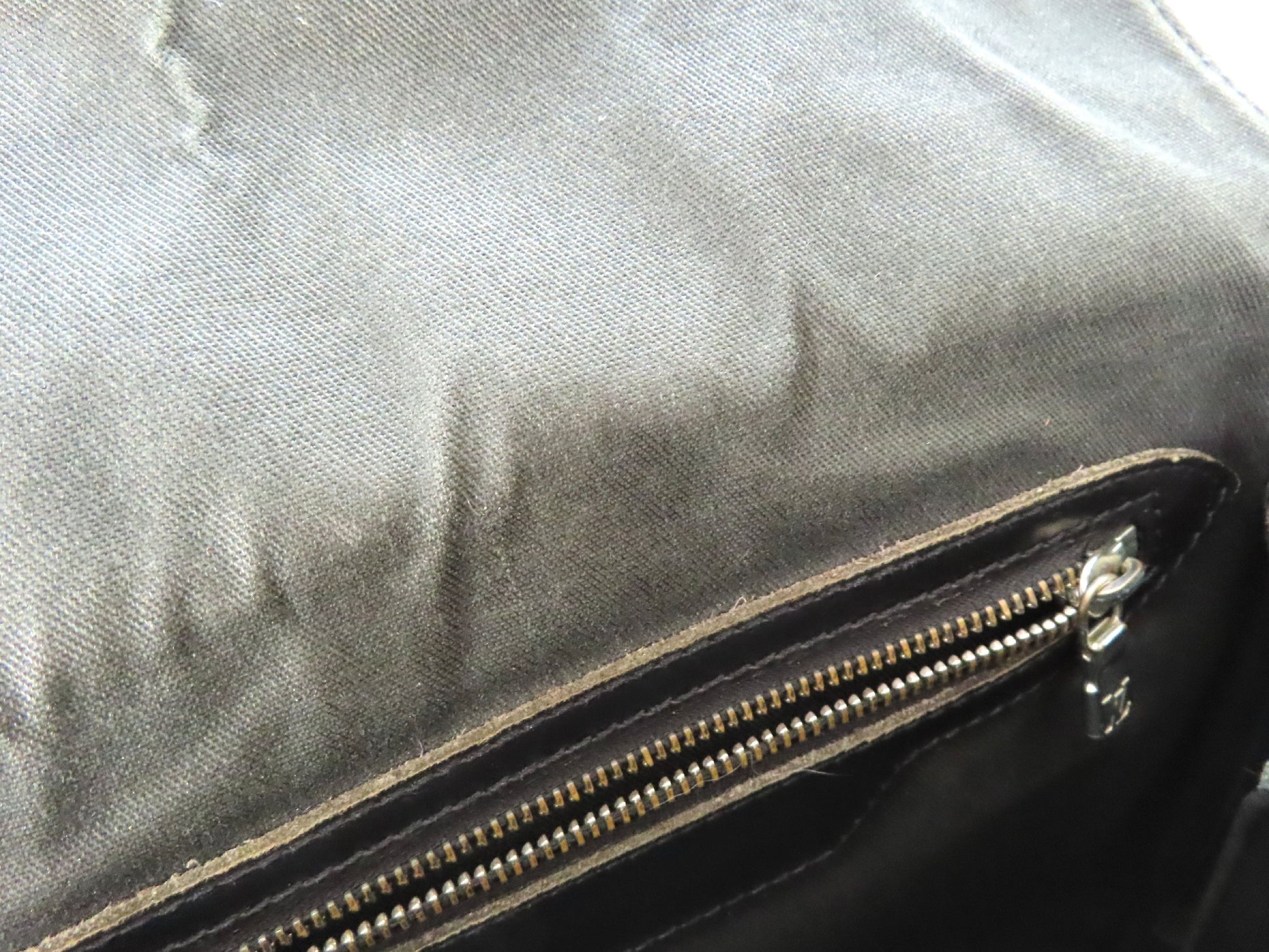 LOUIS VUITTON Taiga Yaranga SP0011 Shoulder Bag