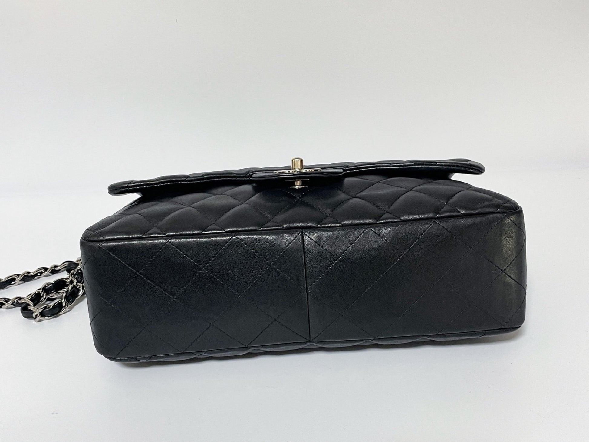 CHANEL Deca Matelasse 30 Lambskin Silver Hardware Seal Shoulder Bag