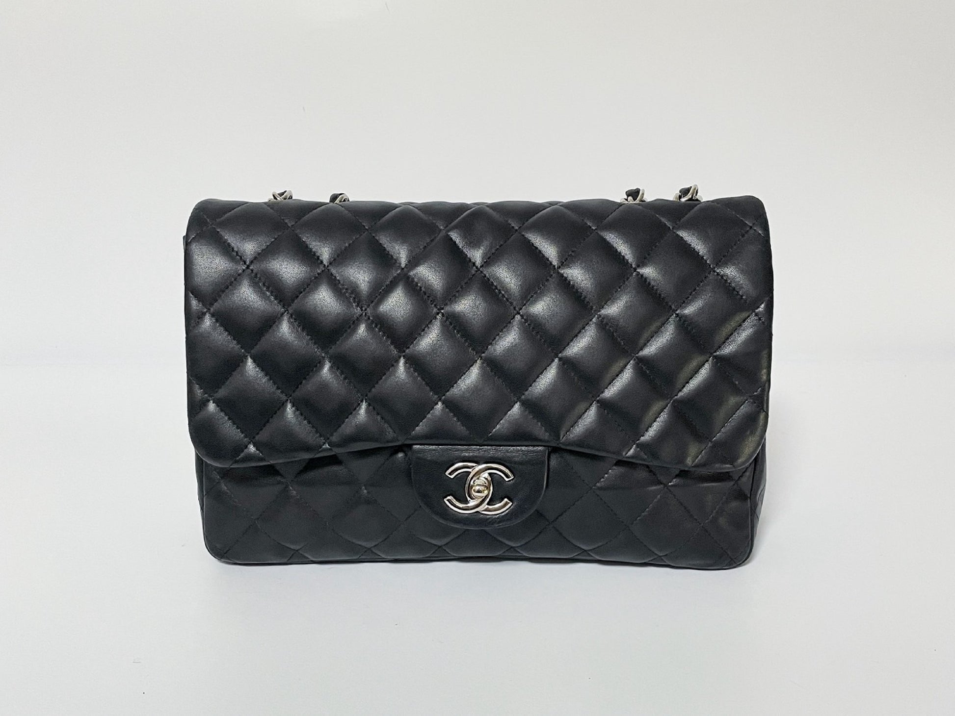 CHANEL Deca Matelasse 30 Lambskin Silver Hardware Seal Shoulder Bag