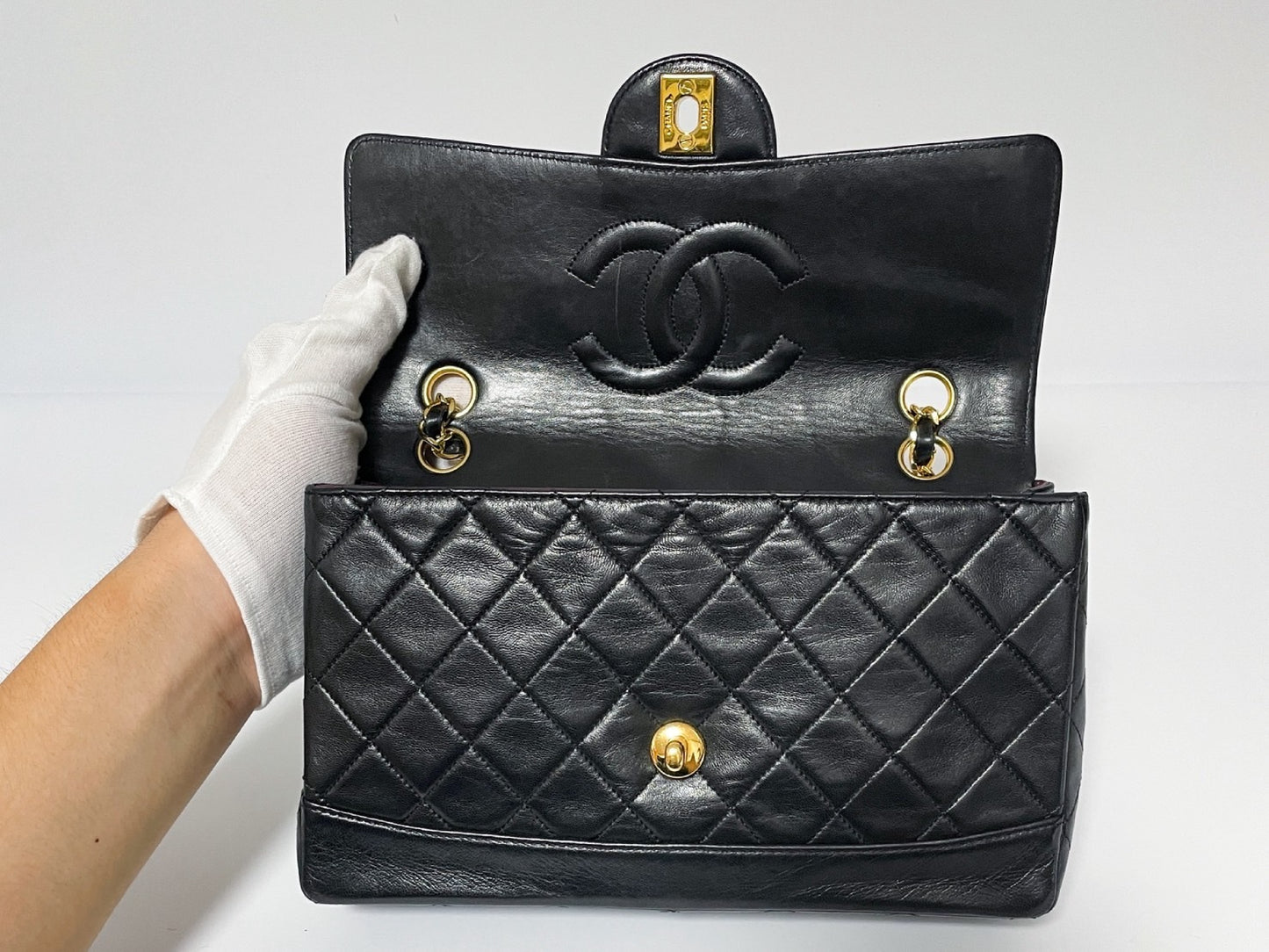 CHANEL Matelasse Lambskin Shoulder Bag with Seal