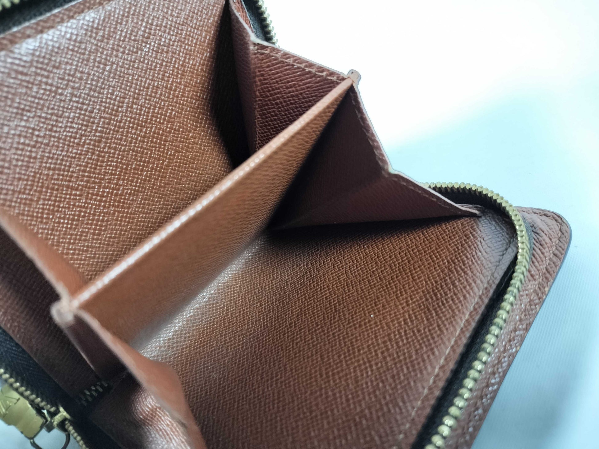 LOUIS VUITTON MI0041 Monogram Vuitton Compact Zip Wallet