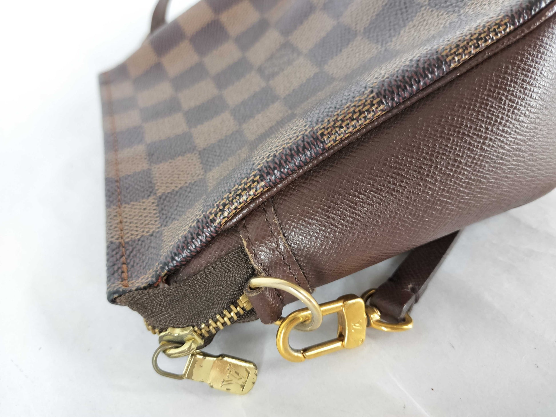 LOUIS VUITTON Damier LV Damier Truth Makeup Handbag