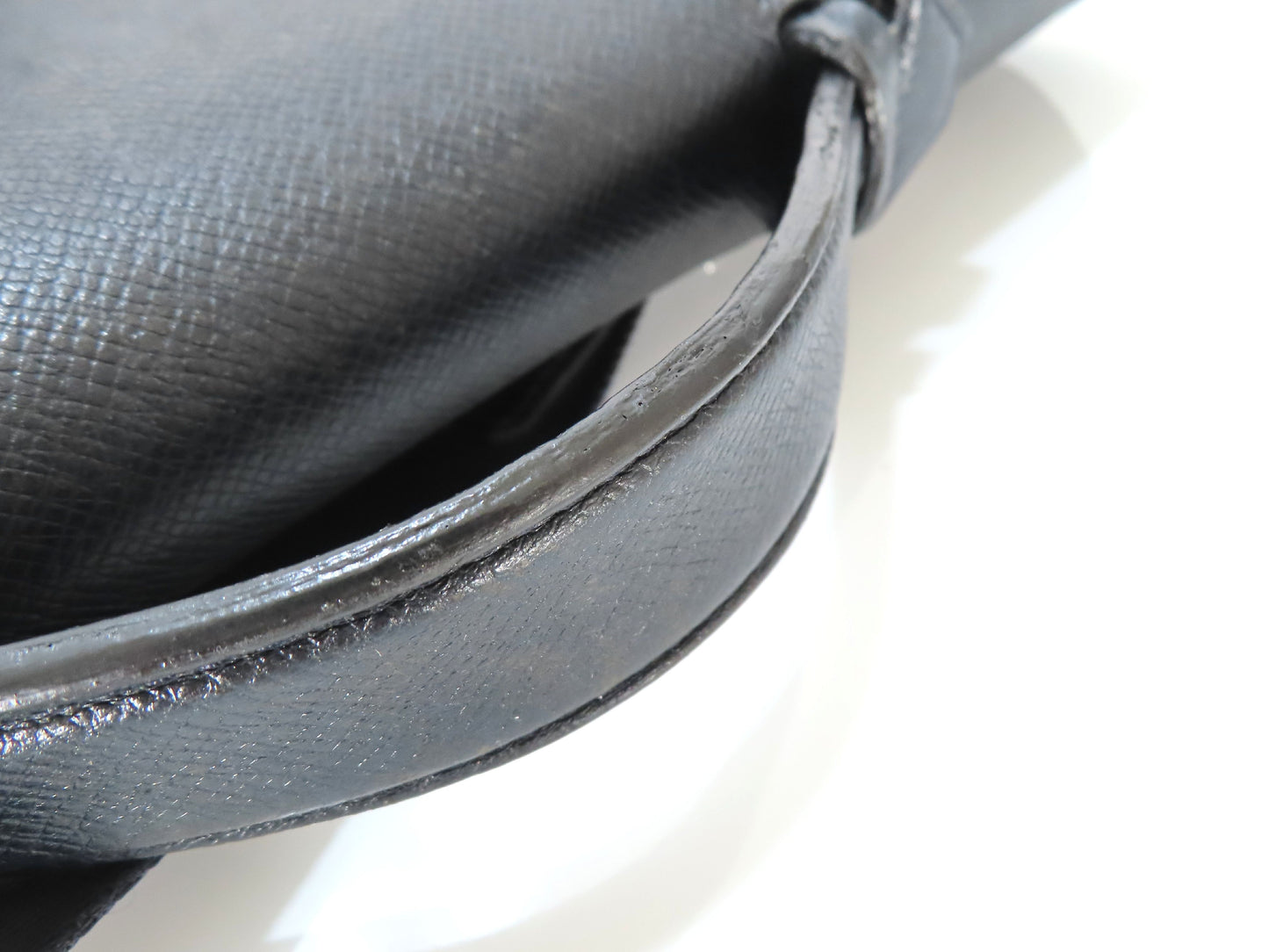 LOUIS VUITTON Vassili PM Taiga Leather 2-Way Business Bag