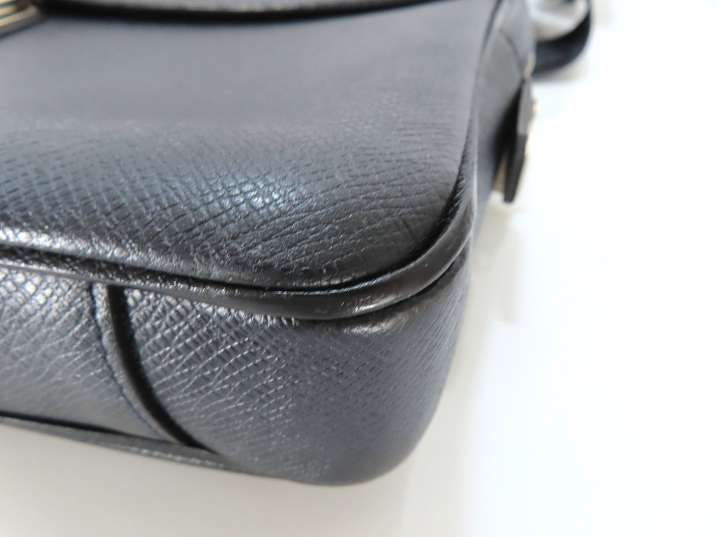 LOUIS VUITTON Vassili PM Taiga Leather 2-Way Business Bag