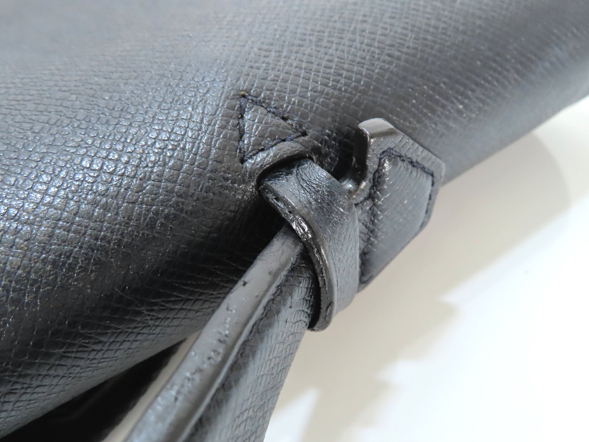 LOUIS VUITTON Vassili PM Taiga Leather 2-Way Business Bag