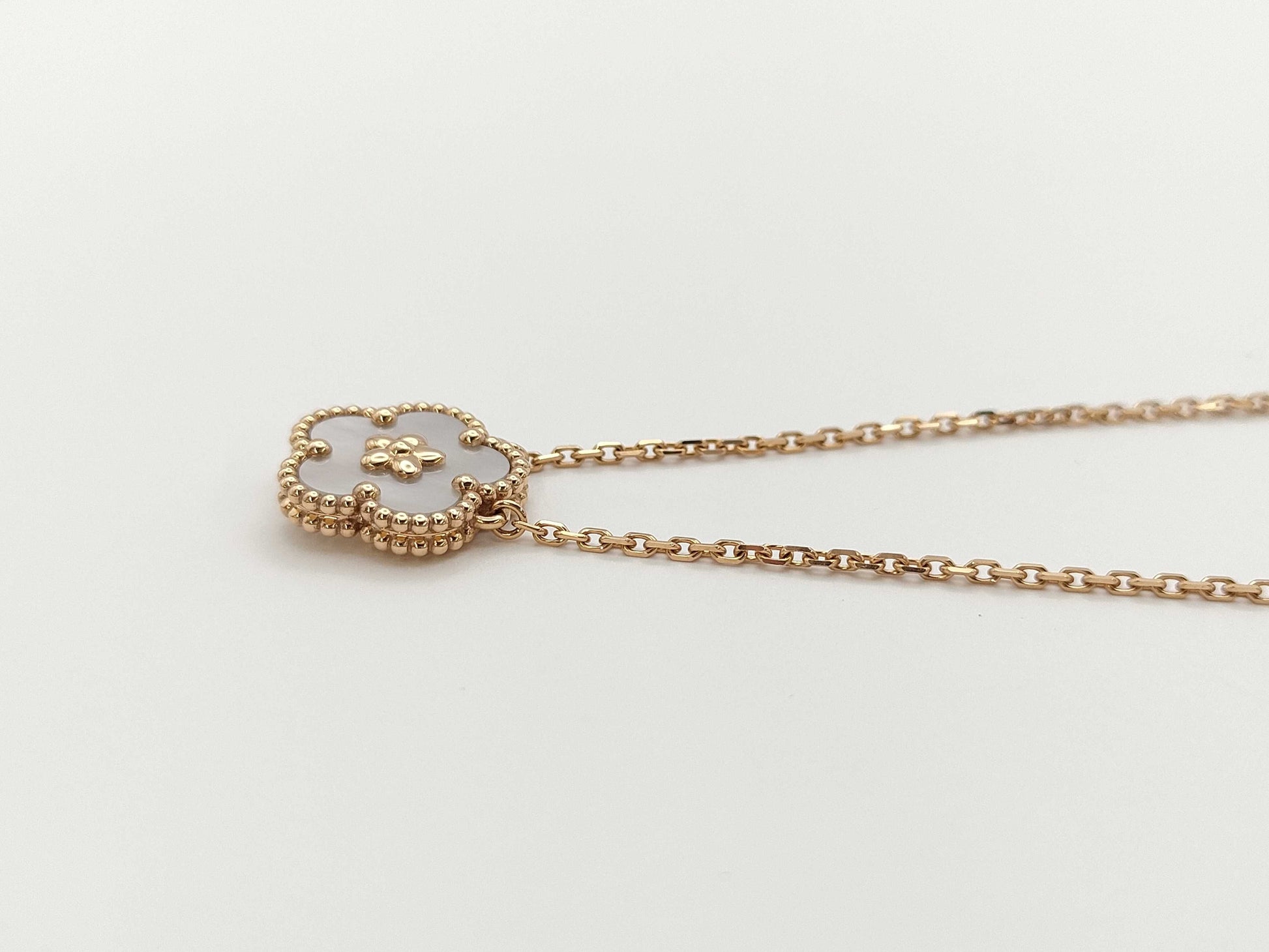 Van Cleef & Arpels Lucky Spring Mother of Pearl Necklace in PG and Au750, 5.3g 