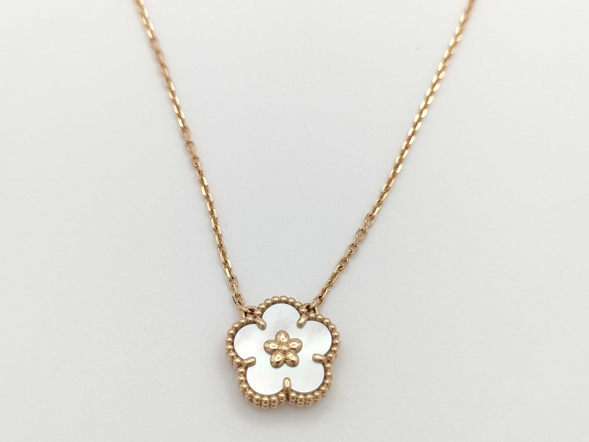 Van Cleef & Arpels Lucky Spring Mother of Pearl Necklace in PG and Au750, 5.3g 