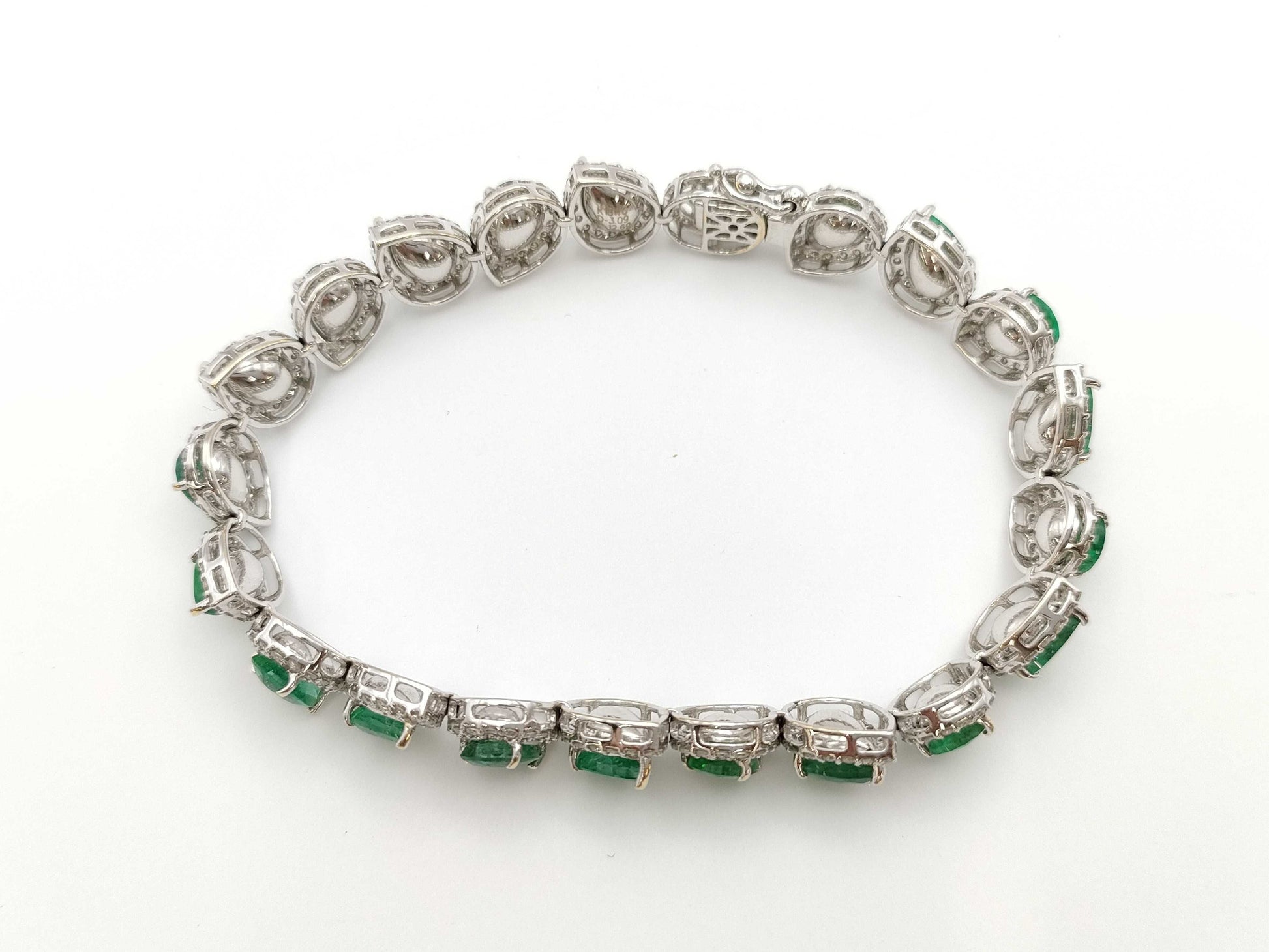 E12.69ct D3.09ct K18WG 20.6g Bracelet/Bangle 