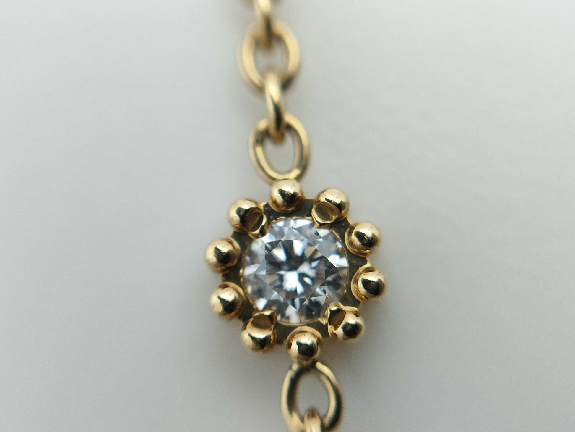 Dior Rose De Vin Shell Diamond Bracelet/Bangle in Yellow Gold and Au750, 4.8g 