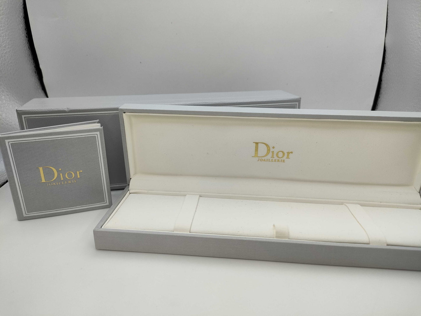 Dior Rose De Vin Shell Diamond Bracelet/Bangle in Yellow Gold and Au750, 4.8g 