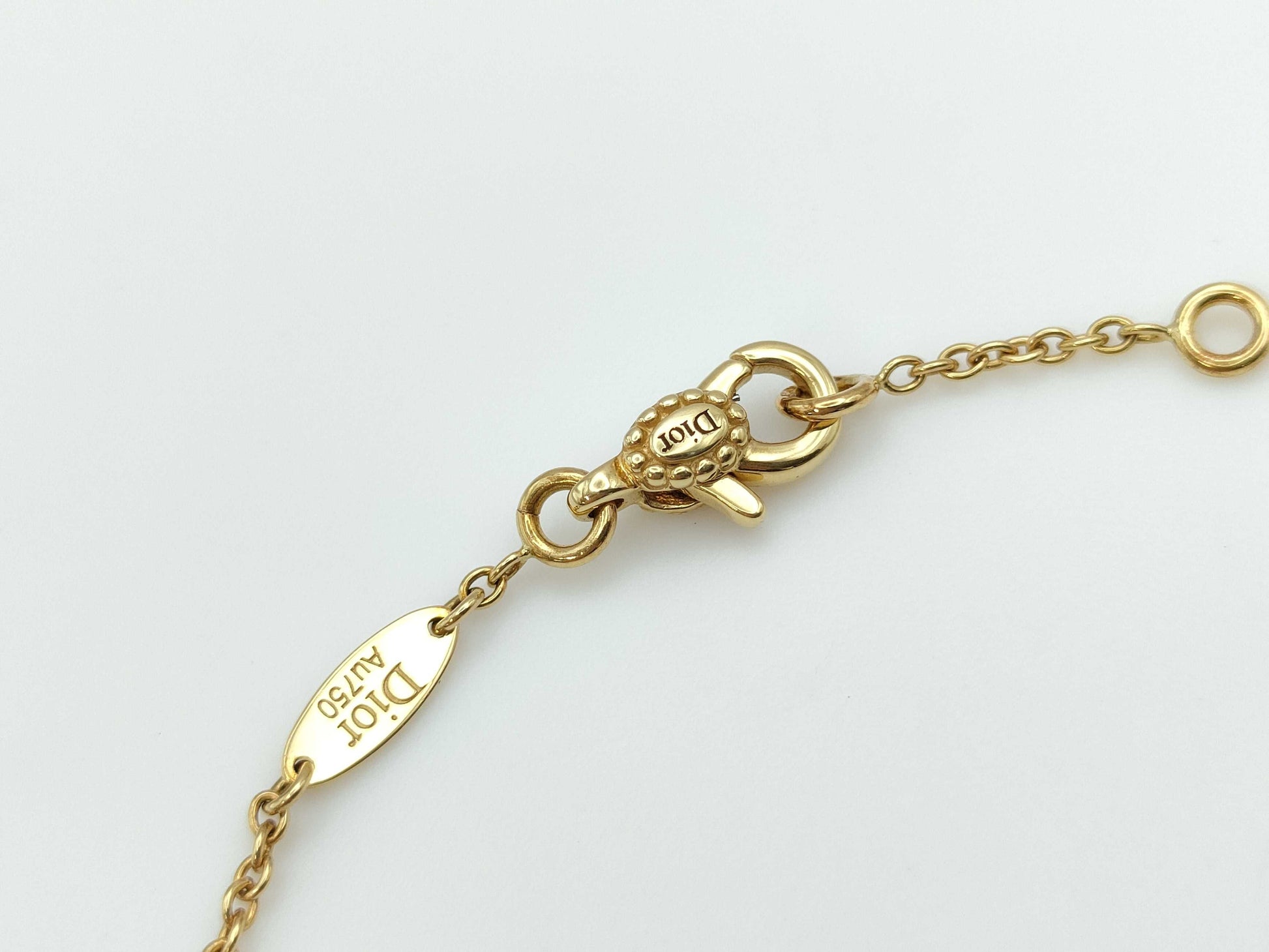Dior Rose De Vin Shell Diamond Bracelet/Bangle in Yellow Gold and Au750, 4.8g 