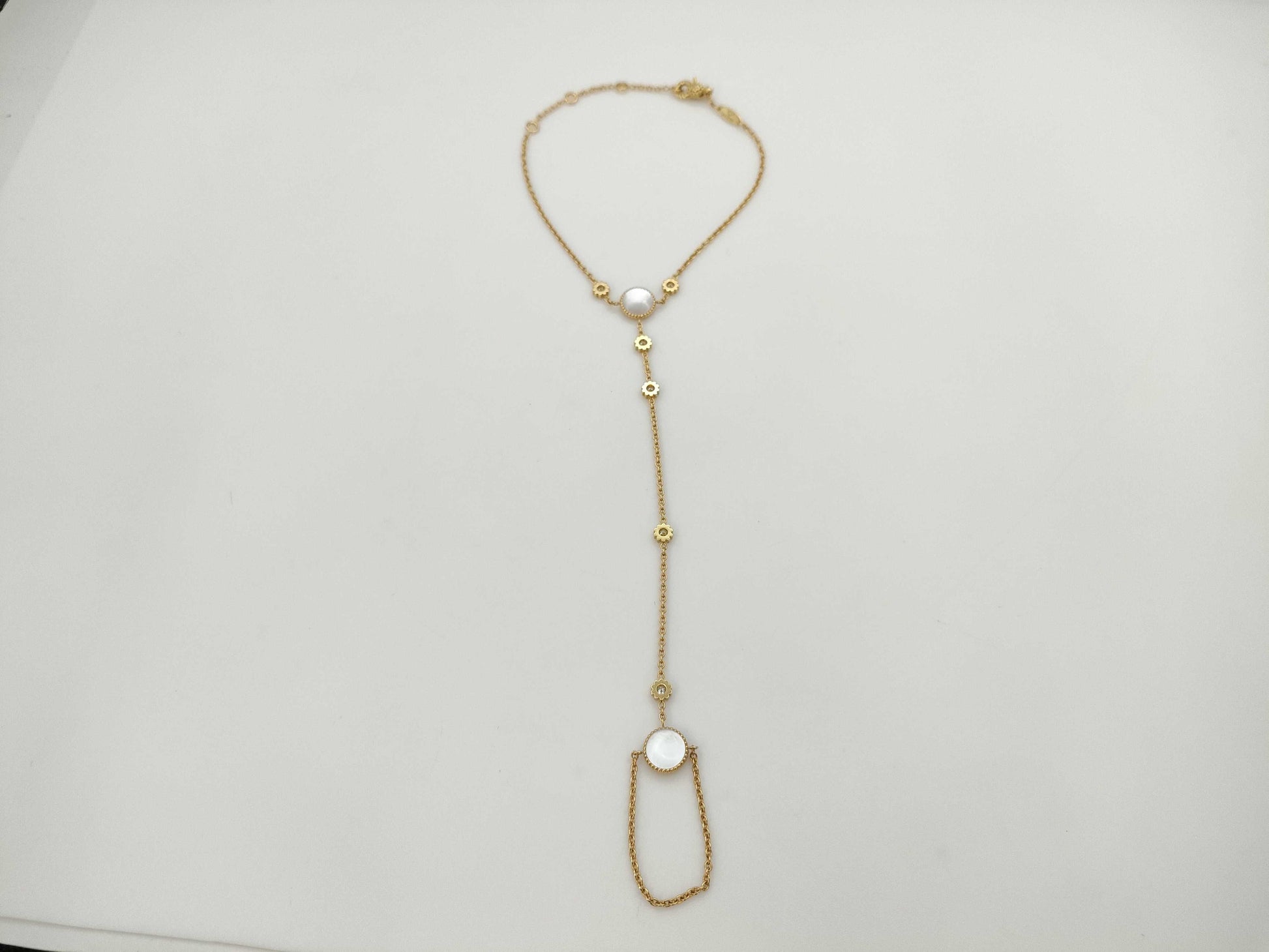 Dior Rose De Vin Shell Diamond Bracelet/Bangle in Yellow Gold and Au750, 4.8g 