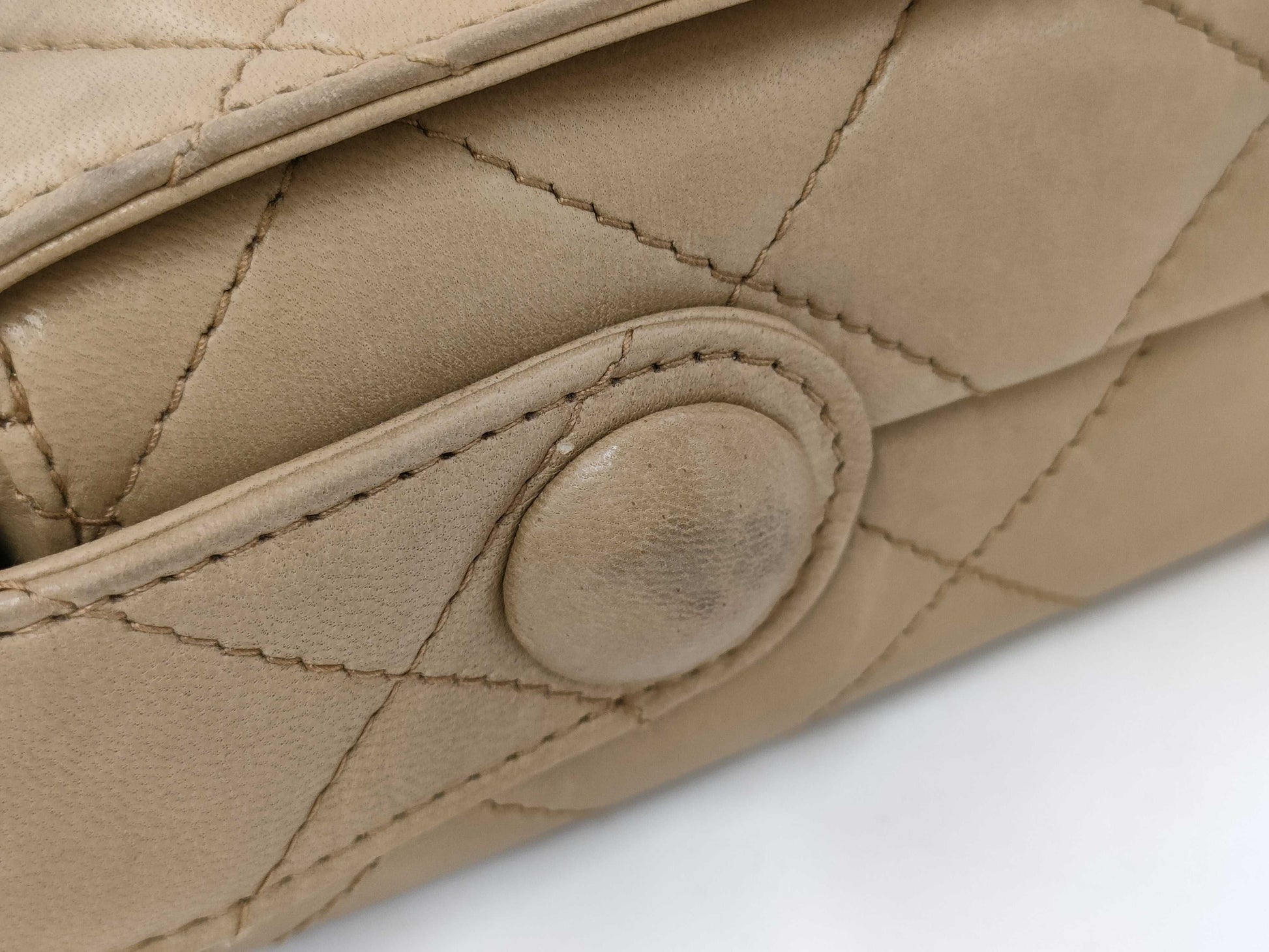 CHANEL Leather Shoulder Bag