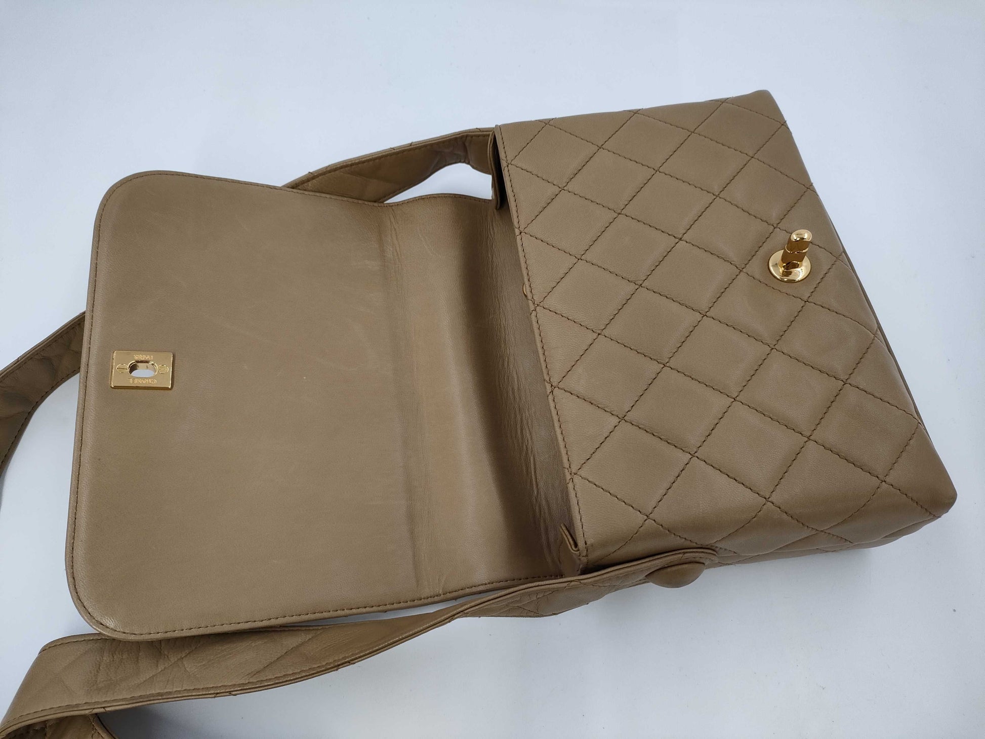 CHANEL Leather Shoulder Bag
