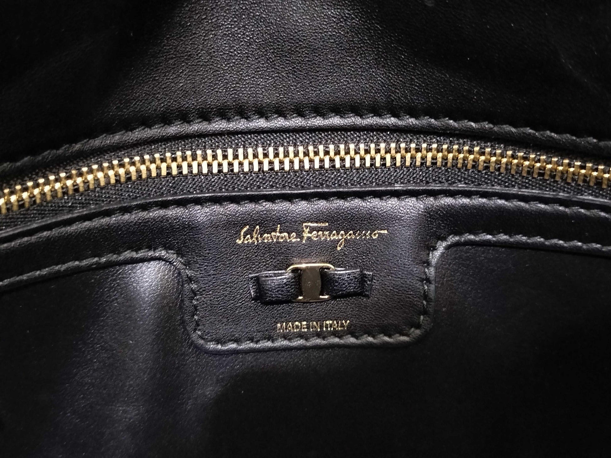 Salvatore Ferragamo Vara Vara Ribbon Chain Shoulder Bag