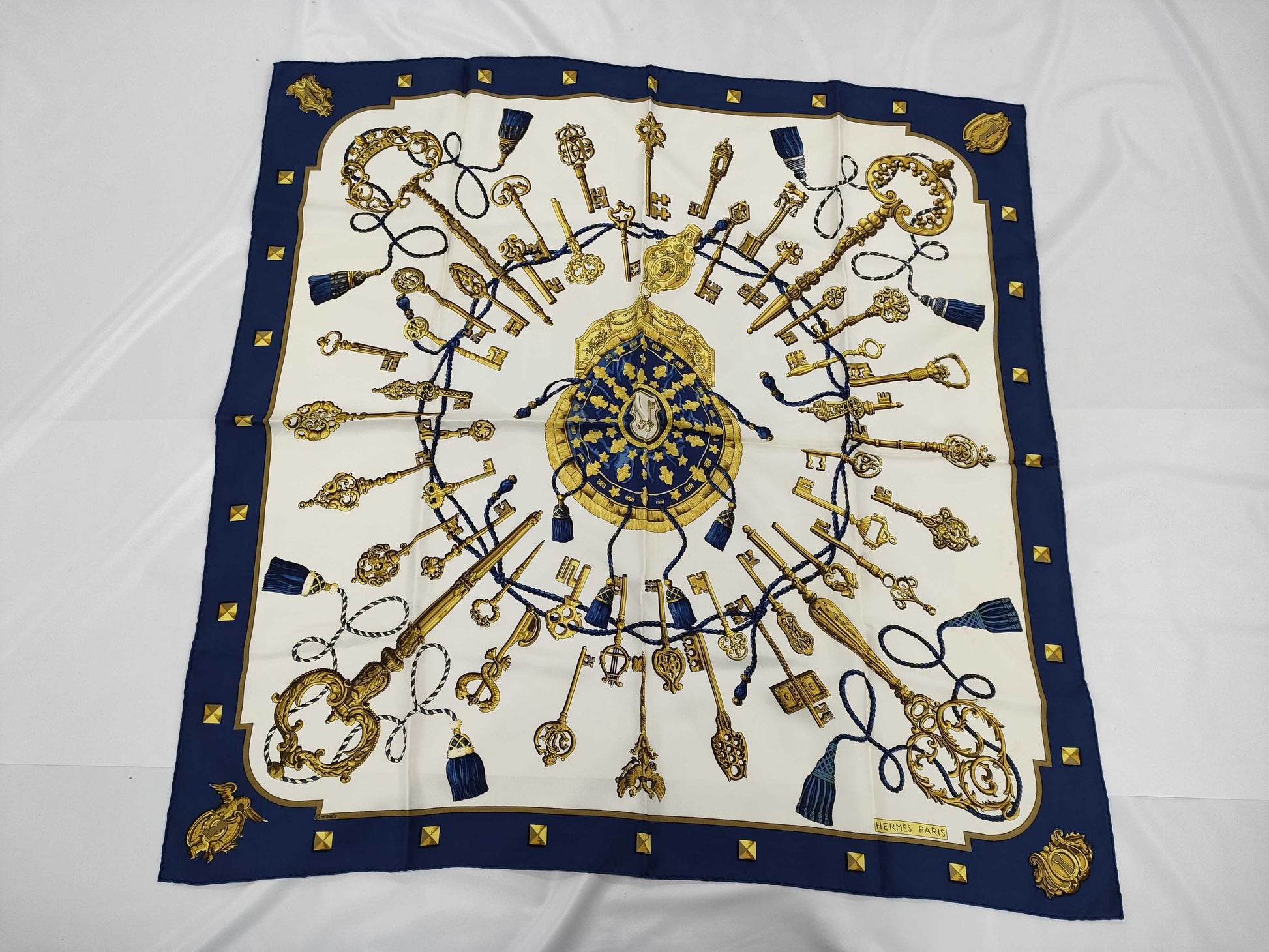 HERMES Carré 90 Scarf Navy