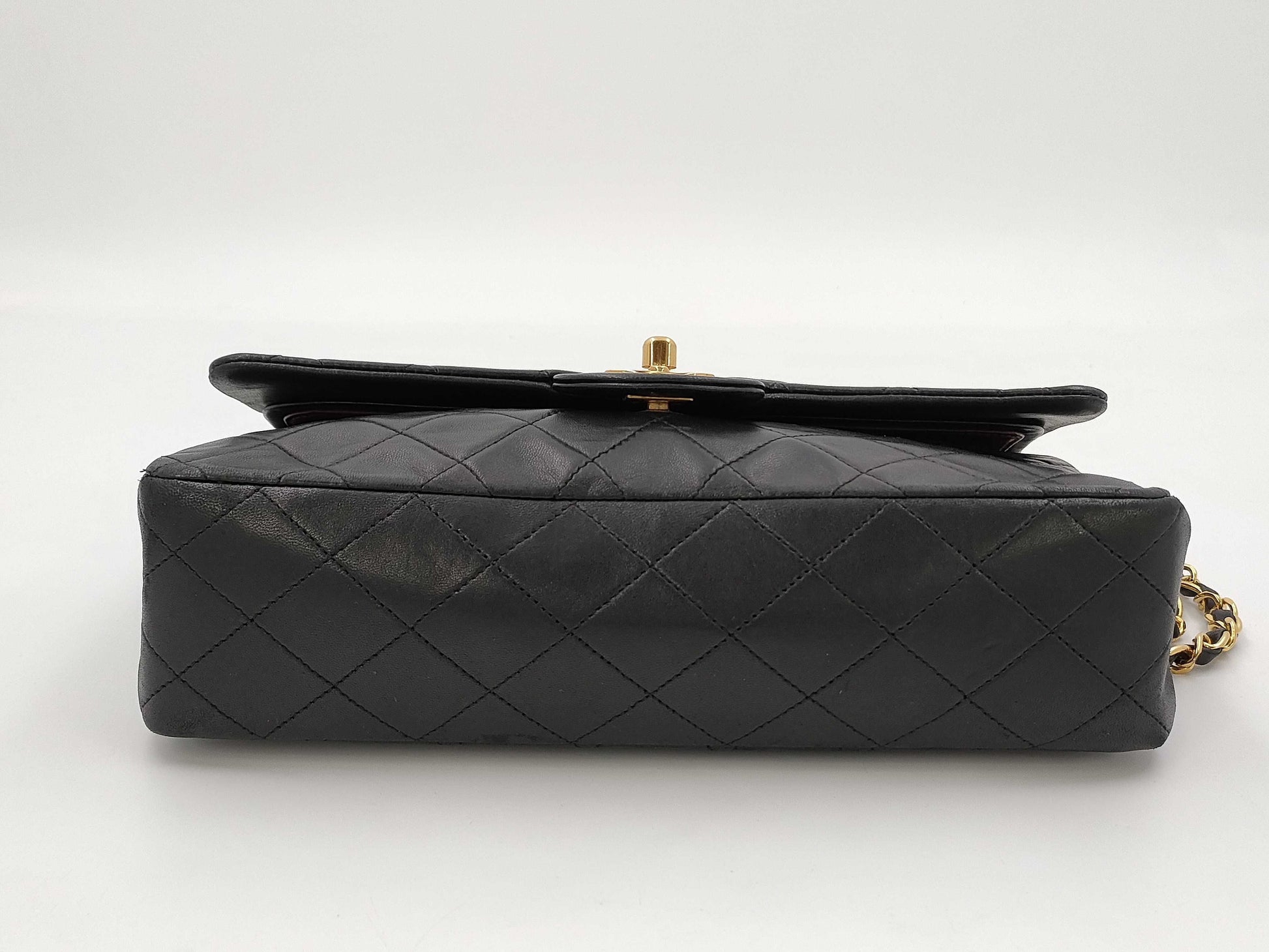 CHANEL Matelasse 25 Shoulder Bag