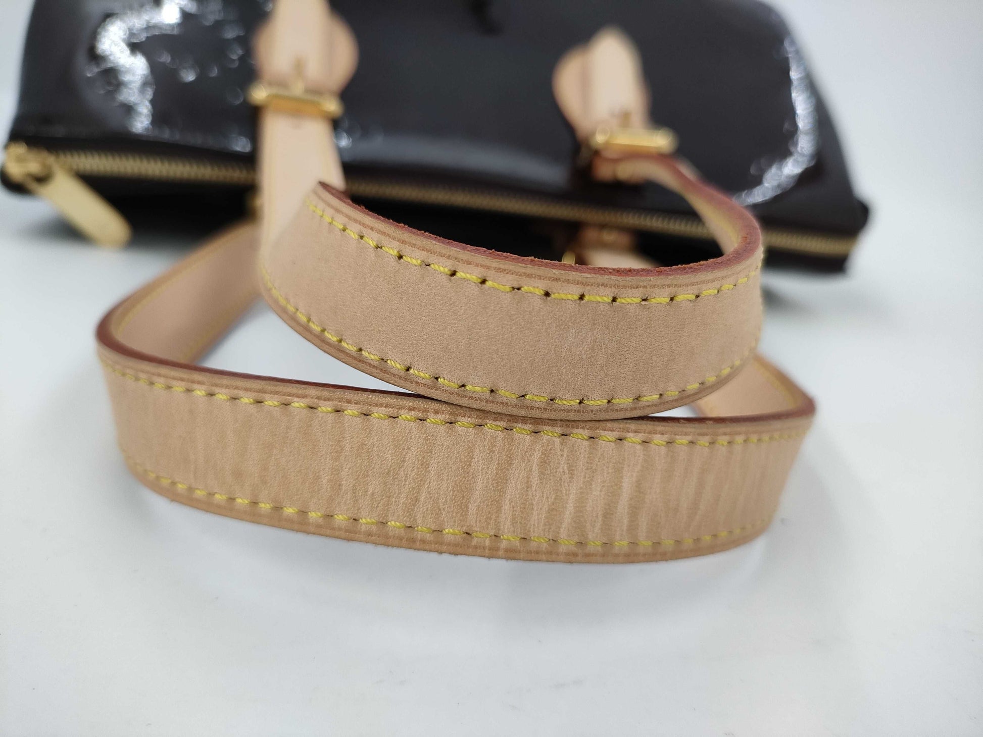 LOUIS VUITTON Vernis Rosewood Avenue Shoulder Bag Shoulder Bag