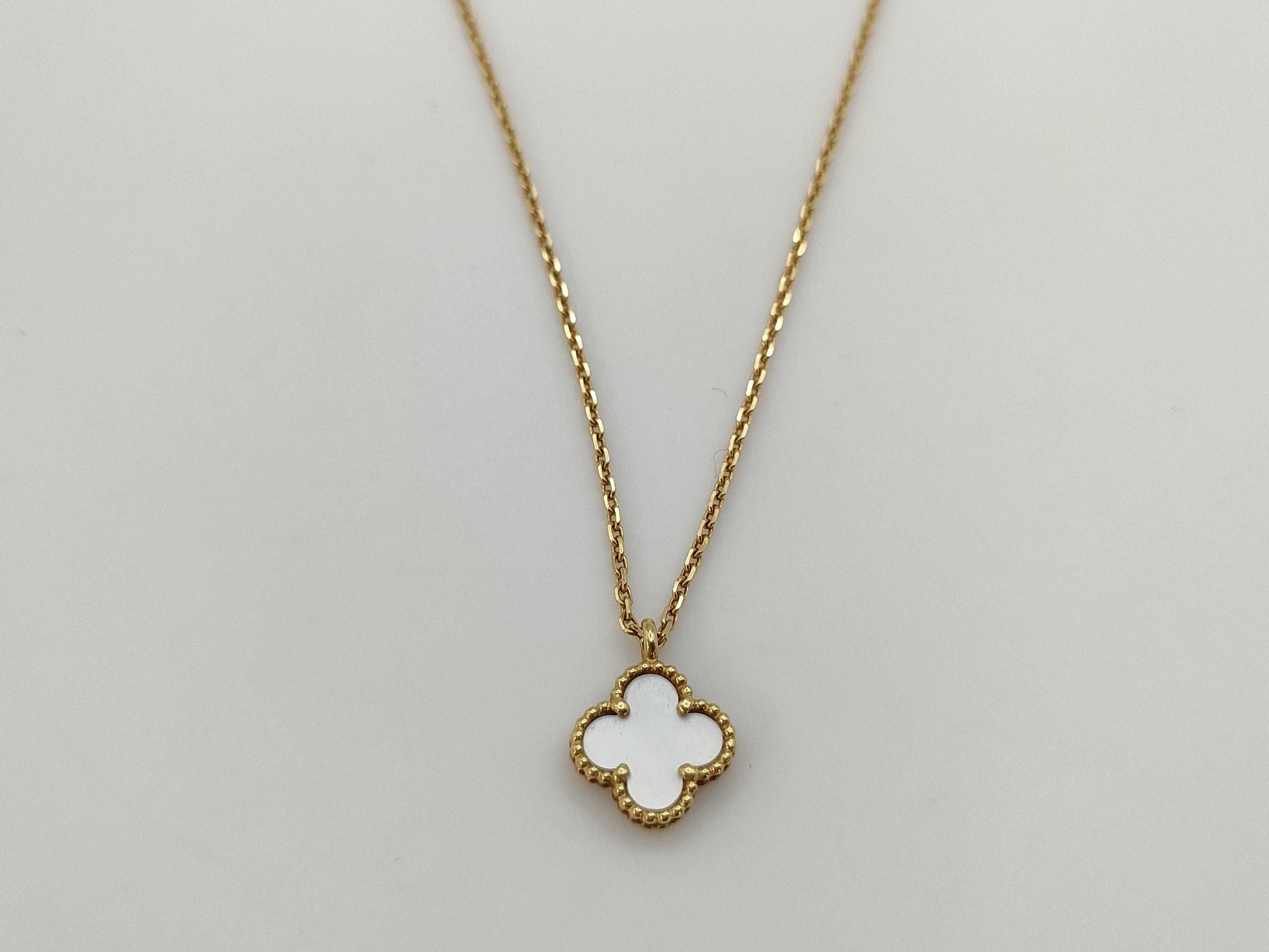 Van Cleef & Arpels Sweet Alhambra Mother-of-Pearl 750 2.8g Necklace 