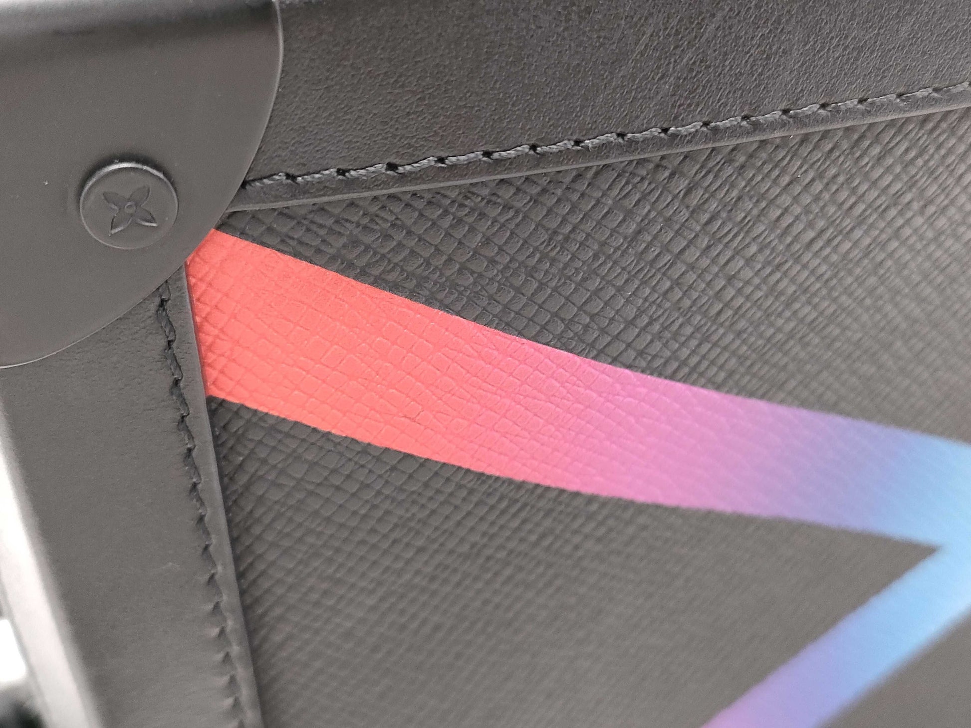 LOUIS VUITTON Taiga Rainbow Soft Trunk M30341 RFID DU2199 Shoulder Bag