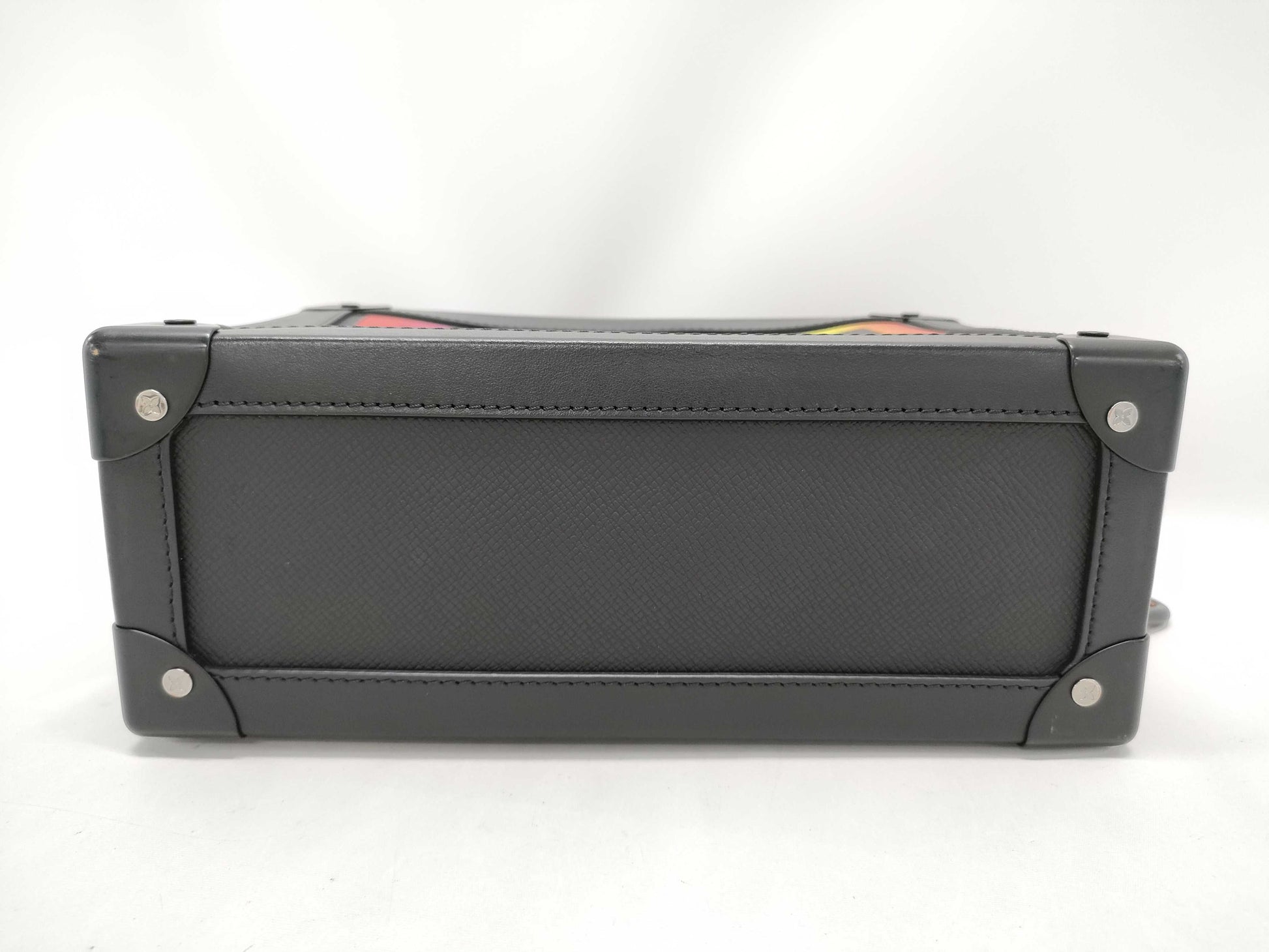 LOUIS VUITTON Taiga Rainbow Soft Trunk M30341 RFID DU2199 Shoulder Bag