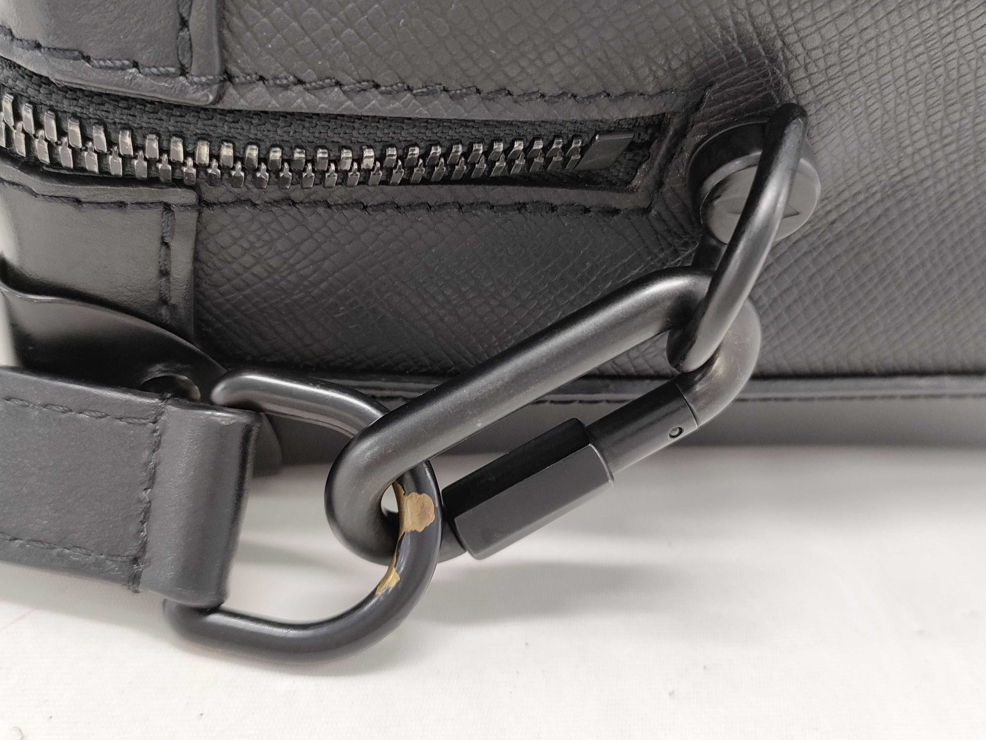 LOUIS VUITTON Taiga Rainbow Soft Trunk M30341 RFID DU2199 Shoulder Bag