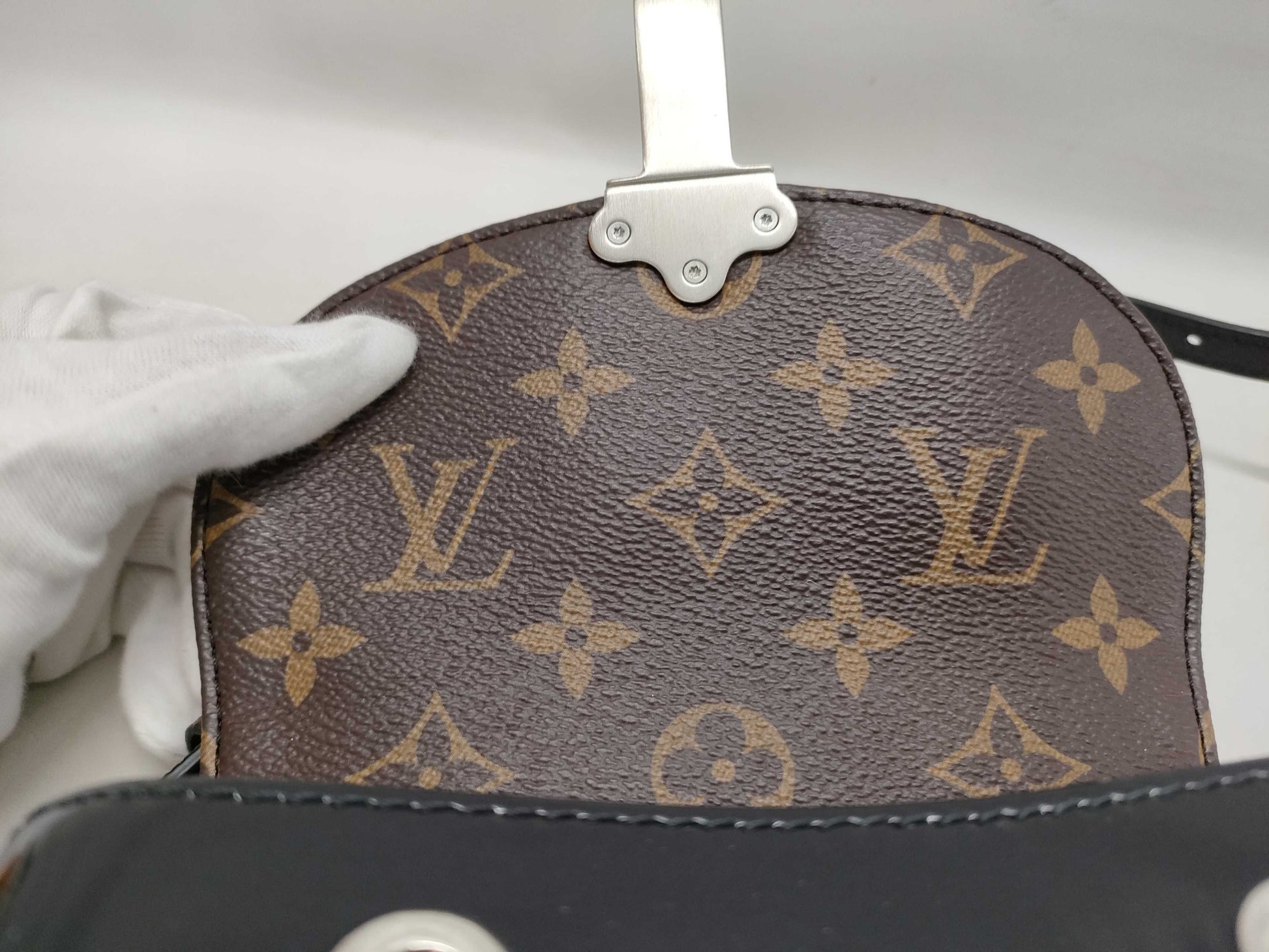 LOUIS VUITTON Vernis x Monogram Hot Springs M55769 SR0280 Black x Brown RFID Enabled Backpack