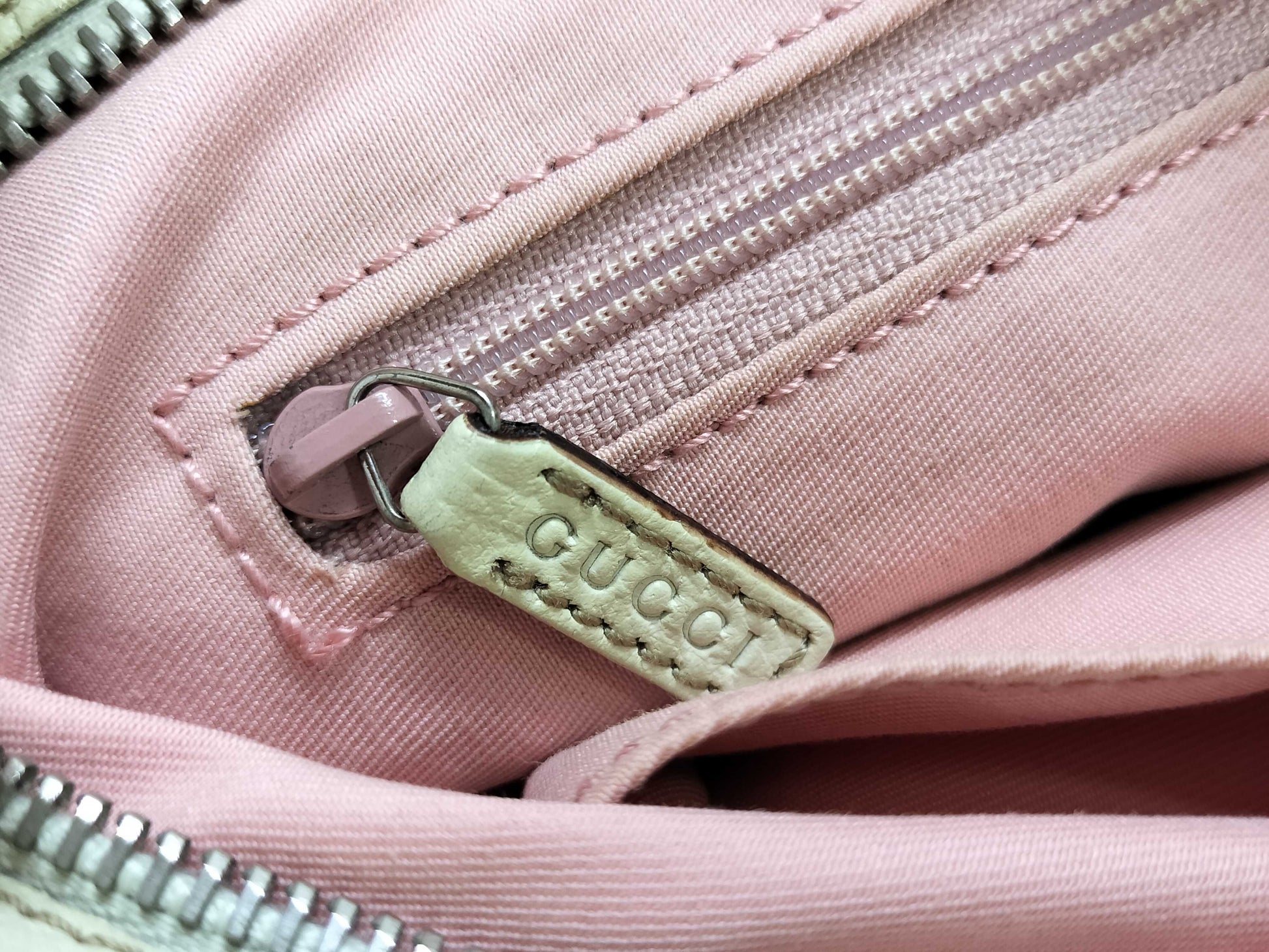 GUCCI GG Canvas Shoulder Bag Gucci GG Canvas Shoulder Bag