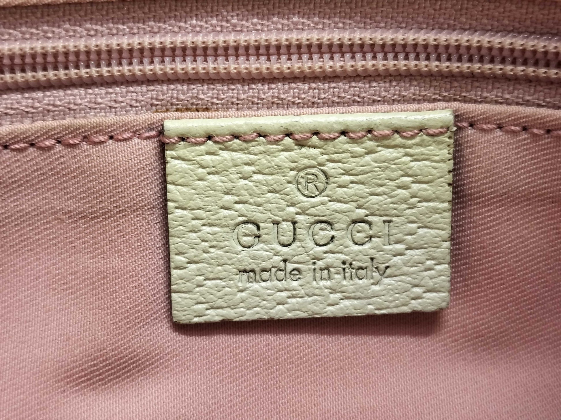 GUCCI GG Canvas Shoulder Bag Gucci GG Canvas Shoulder Bag