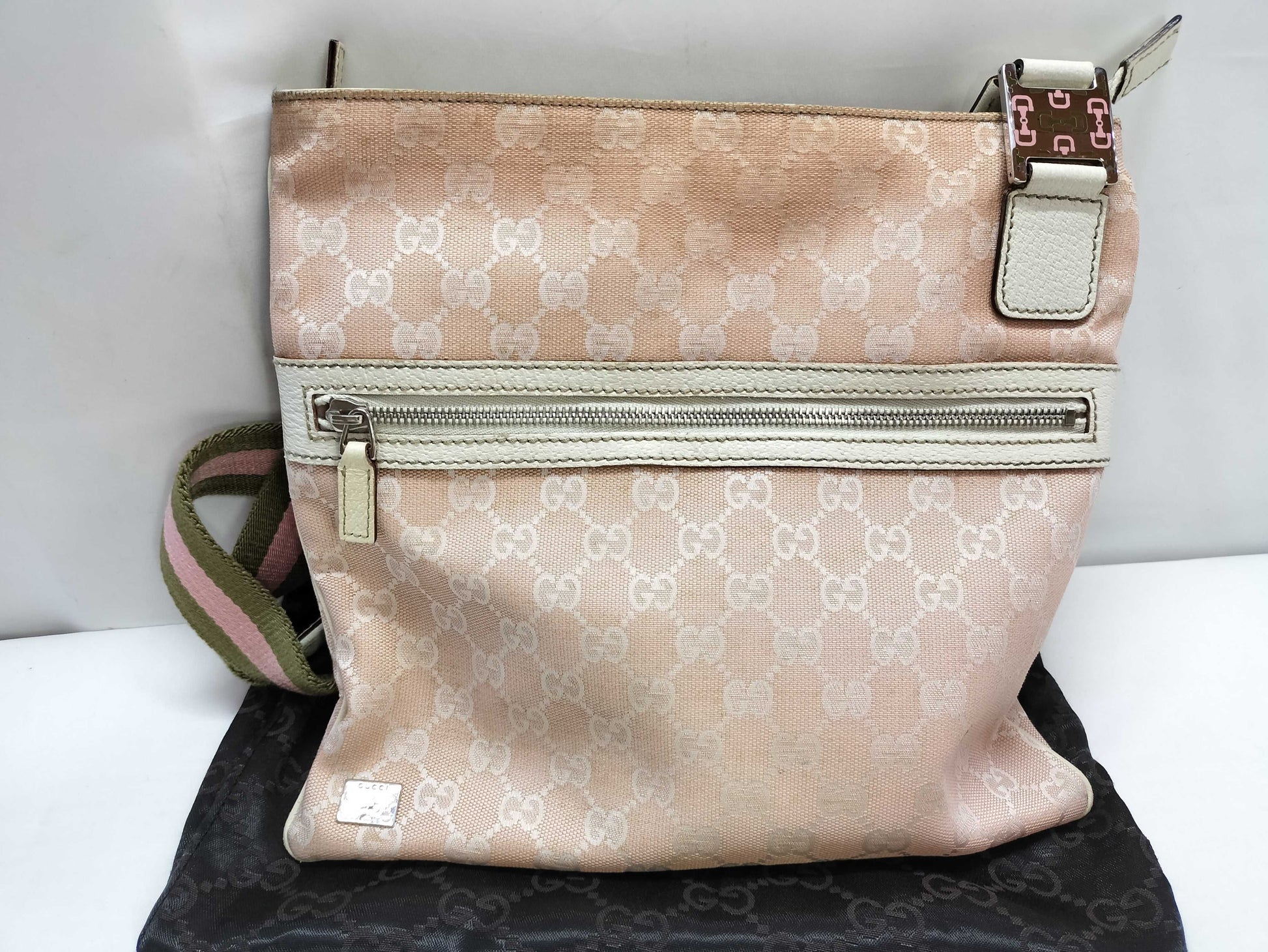 GUCCI GG Canvas Shoulder Bag Gucci GG Canvas Shoulder Bag