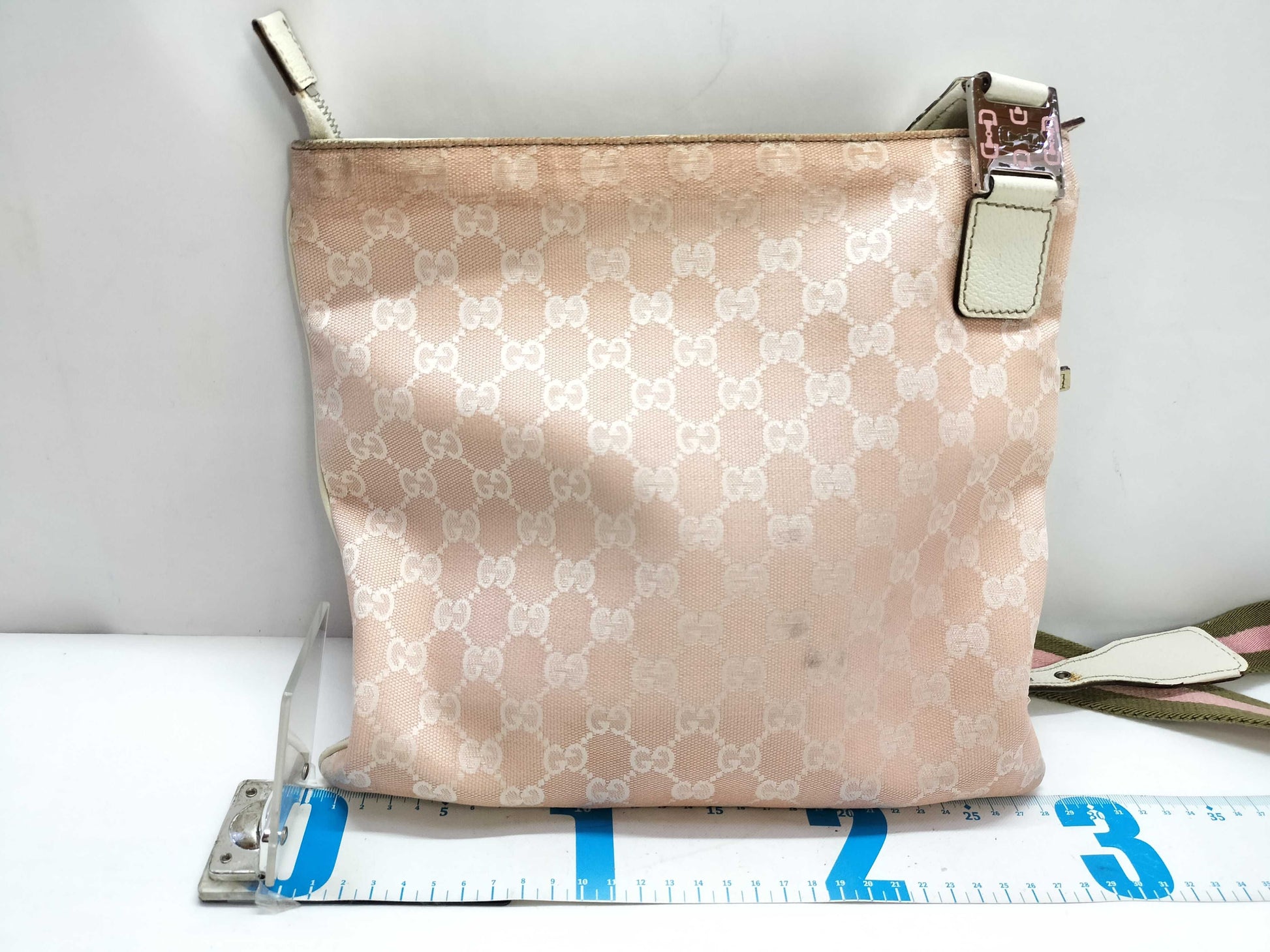 GUCCI GG Canvas Shoulder Bag Gucci GG Canvas Shoulder Bag