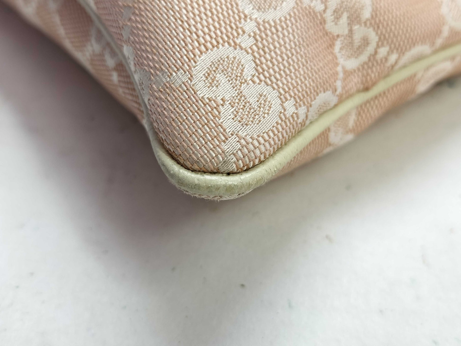 GUCCI GG Canvas Shoulder Bag Gucci GG Canvas Shoulder Bag