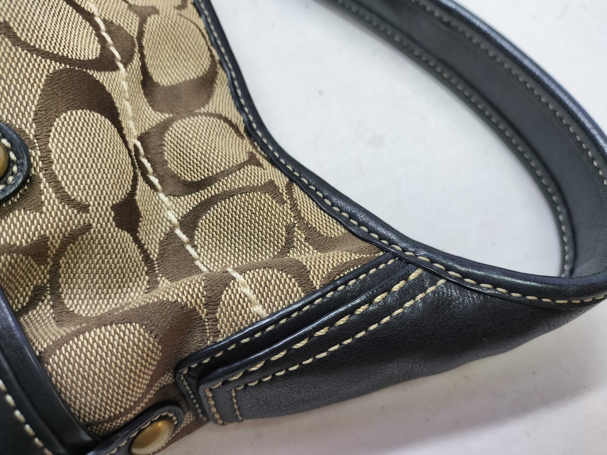 COACH Signature One-Shoulder Bag Shoulder Bag