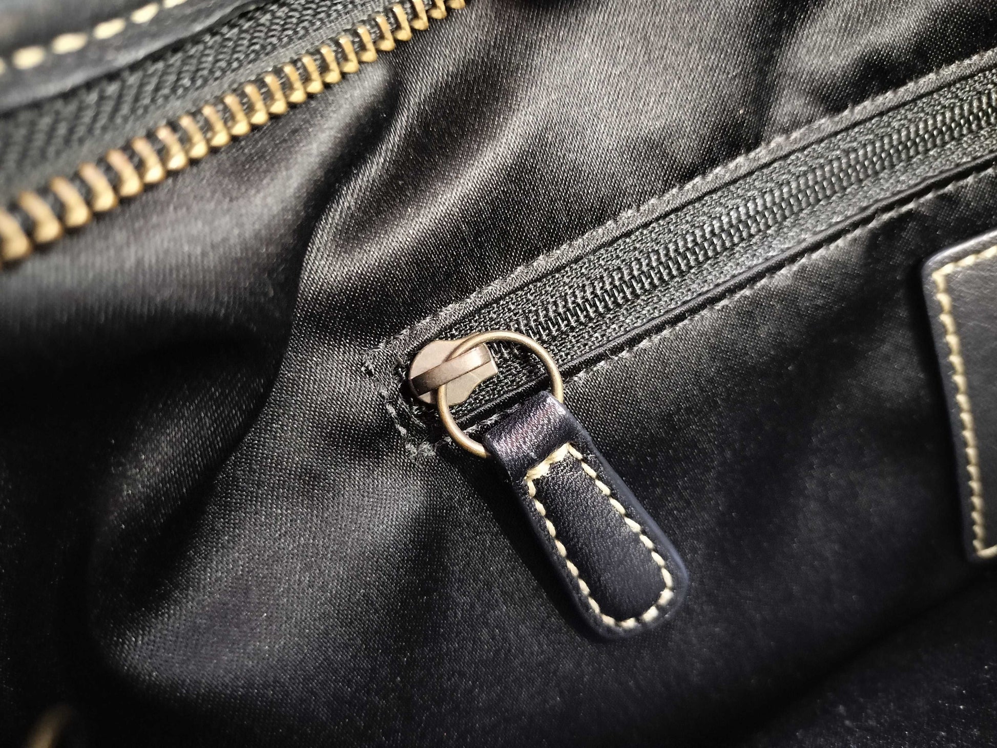 COACH Signature One-Shoulder Bag Shoulder Bag