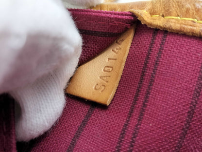 LOUIS VUITTON Monogram Neverfull Tote Bag
