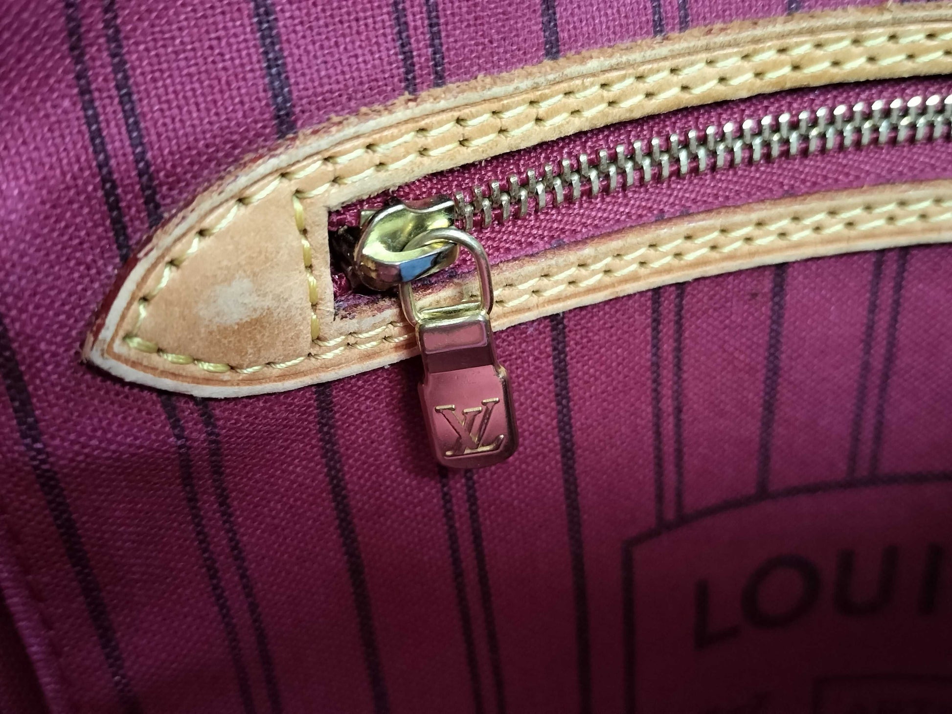 LOUIS VUITTON Monogram Neverfull Tote Bag