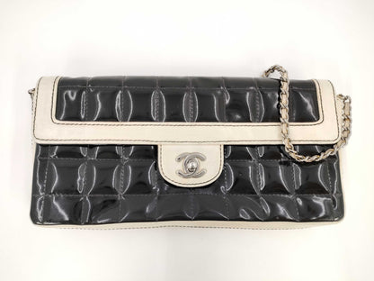 CHANEL CHANEL Chocobar Shoulder Bag A15316 Patent Leather and Lambskin Two-Tone Shoulder Bag No. 6