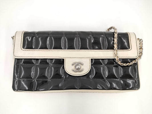 CHANEL CHANEL Chocobar Shoulder Bag A15316 Patent Leather and Lambskin Two-Tone Shoulder Bag No. 6