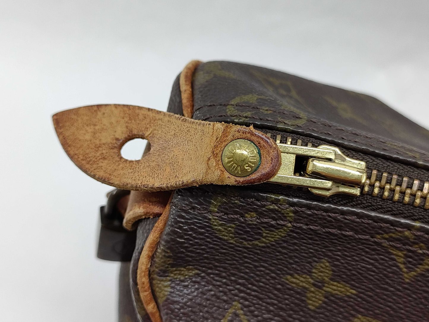 LOUIS VUITTON Monogram Louis Vuitton Speedy Handbag
