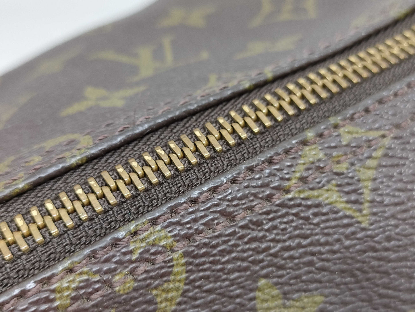 LOUIS VUITTON Monogram Louis Vuitton Speedy Handbag