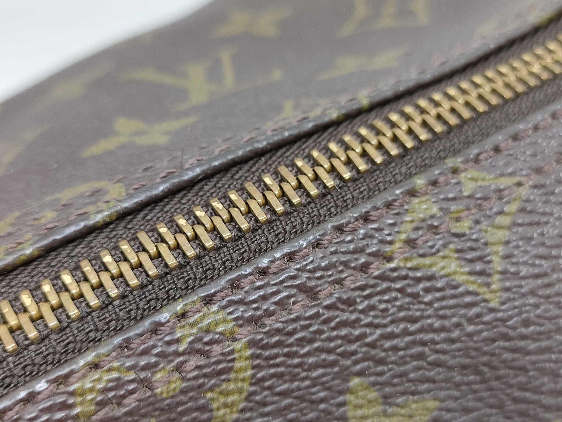 LOUIS VUITTON Monogram Louis Vuitton Speedy Handbag