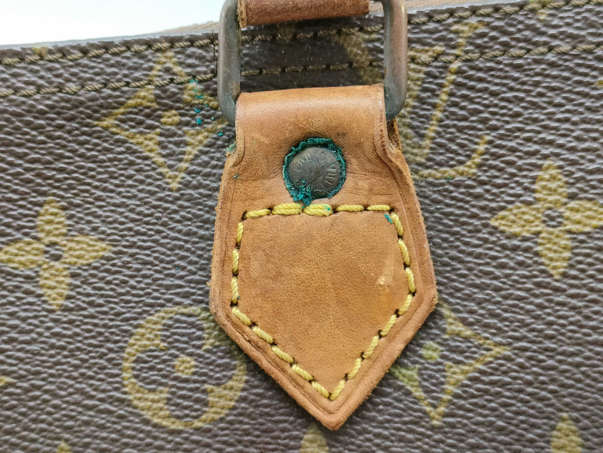 LOUIS VUITTON Monogram Louis Vuitton Speedy Handbag
