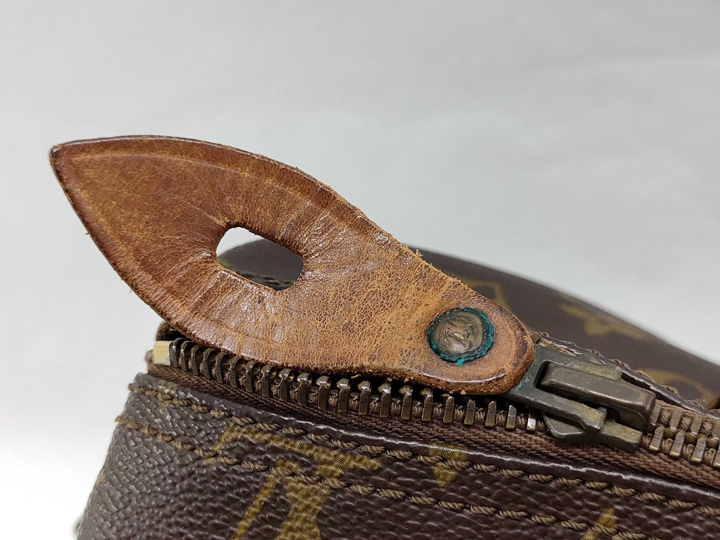 LOUIS VUITTON Monogram Louis Vuitton Speedy Handbag