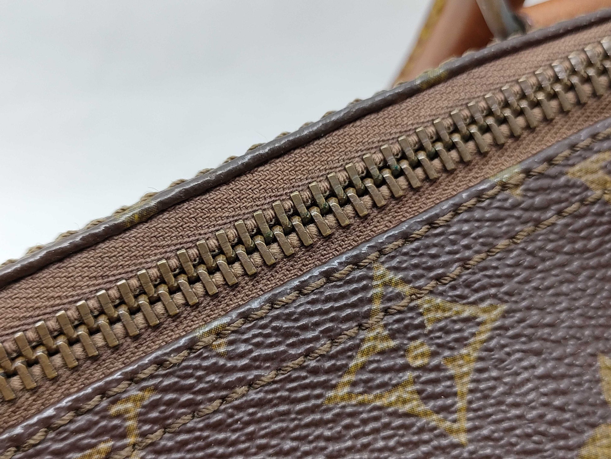 LOUIS VUITTON Monogram Louis Vuitton Speedy Handbag