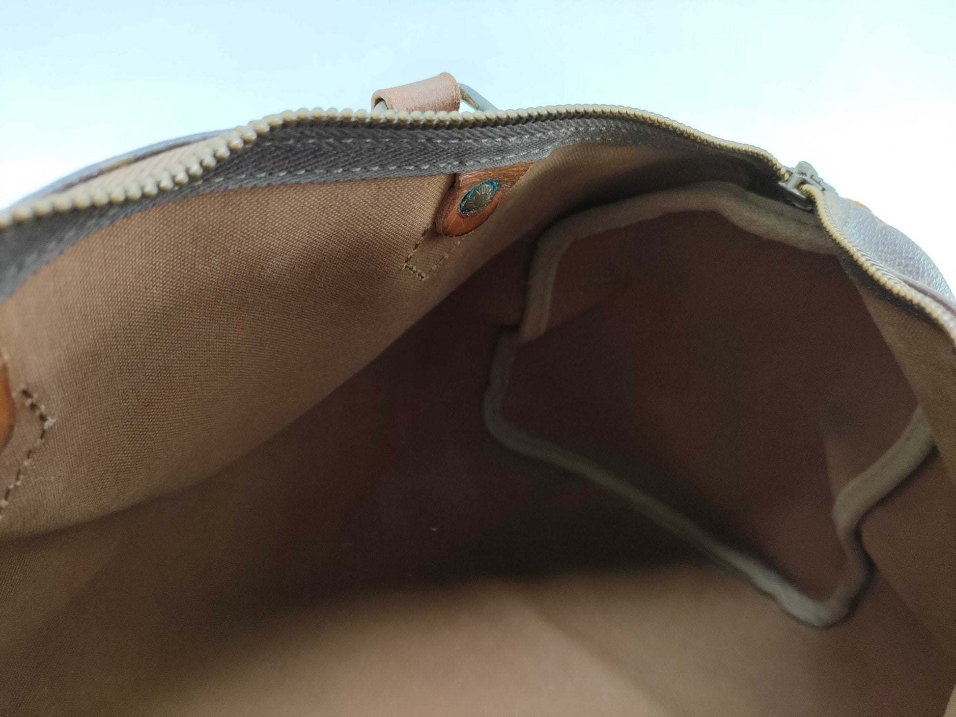 LOUIS VUITTON Monogram Louis Vuitton Speedy Handbag