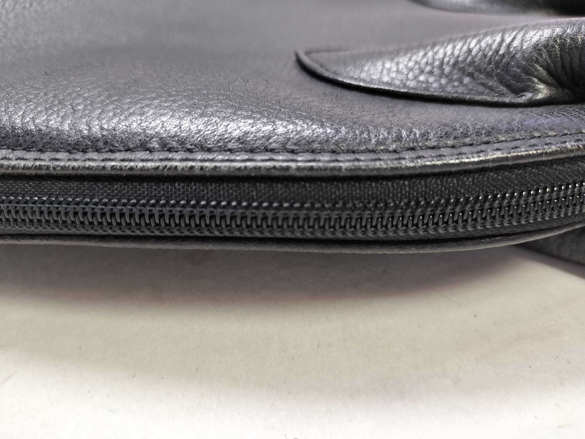 Yves Saint Laurent Leather Diamond-Cut Handbag